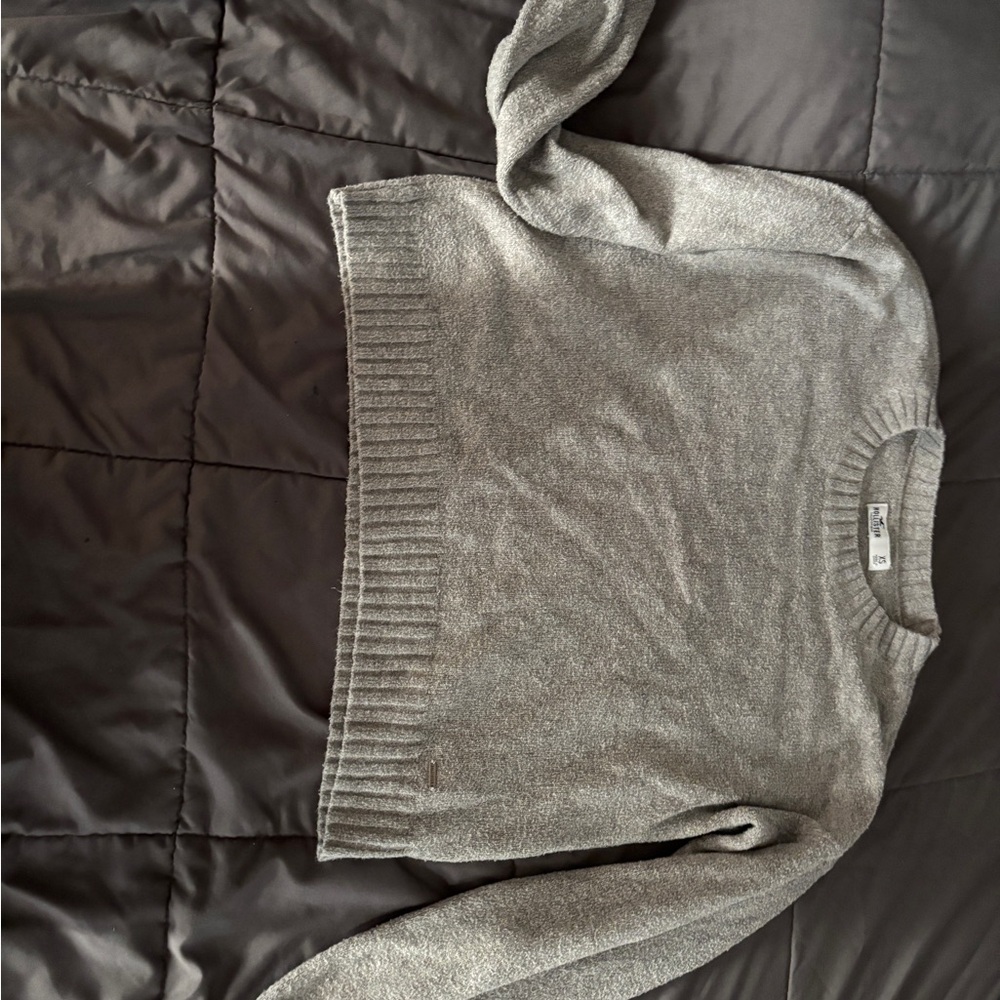 Women’s Gray Crewneck Sweater